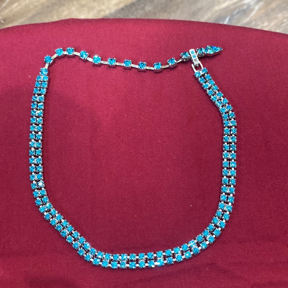 Vintage, Silver necklace, with blue crystal, adjustable.